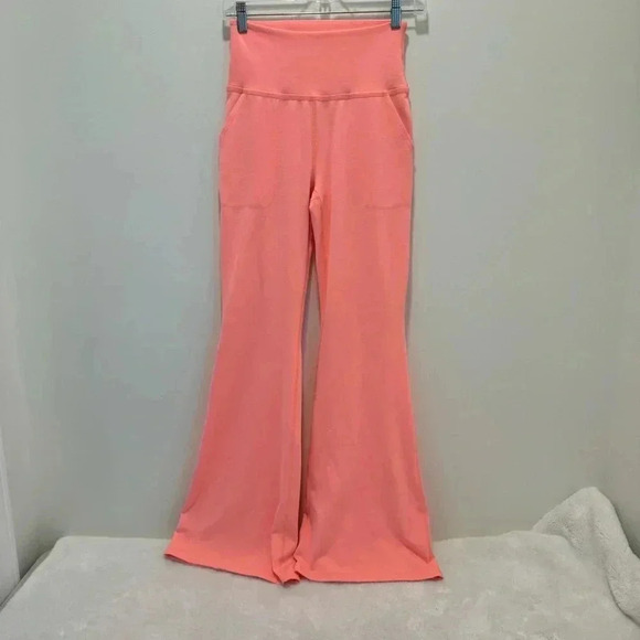 Beyond Yoga 187 Heather Rib All Day Flare Pant in Peach Sorbet size M - Picture 2 of 12